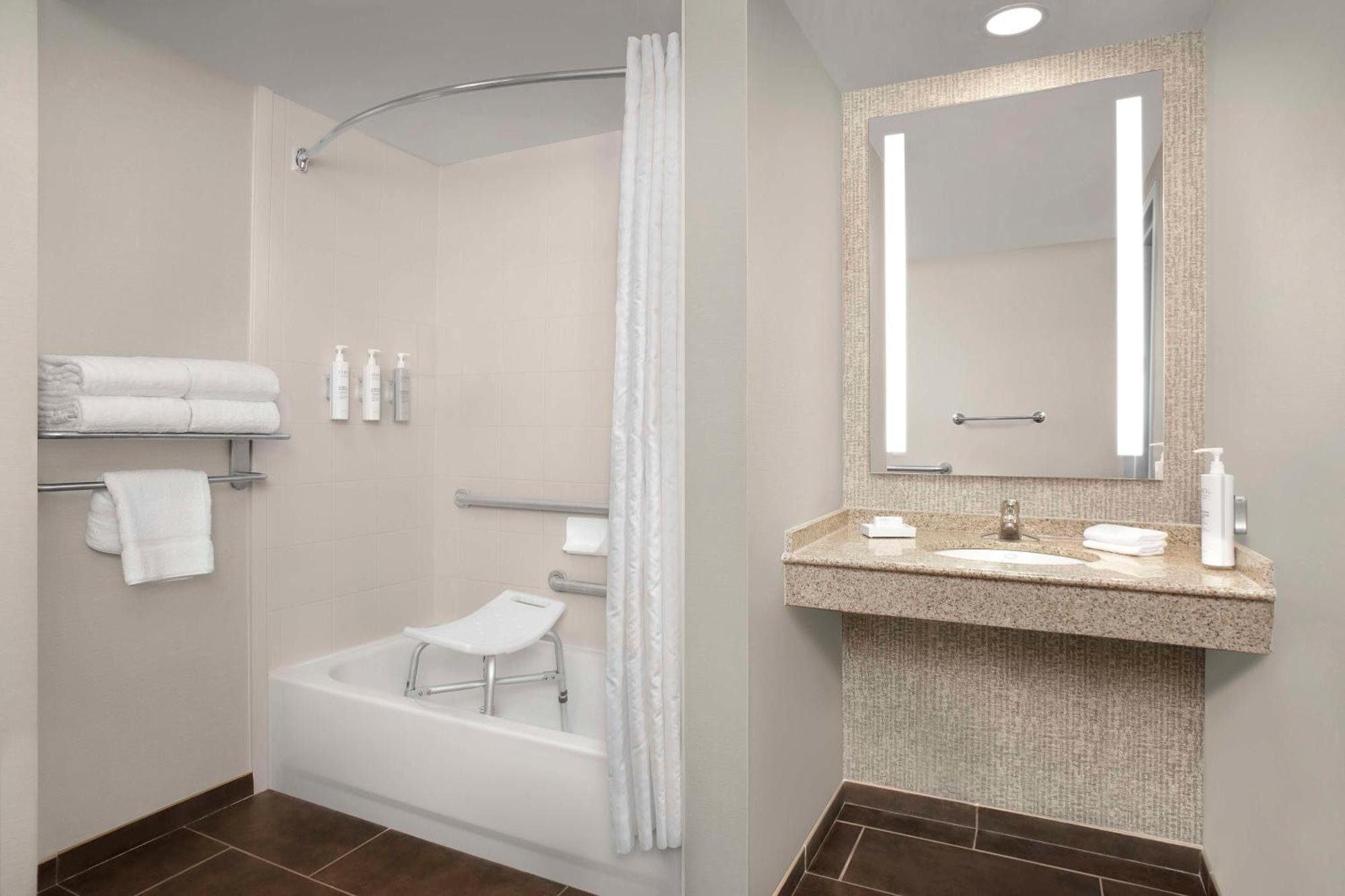 Hilton Garden Inn Гейнсвил Екстериор снимка